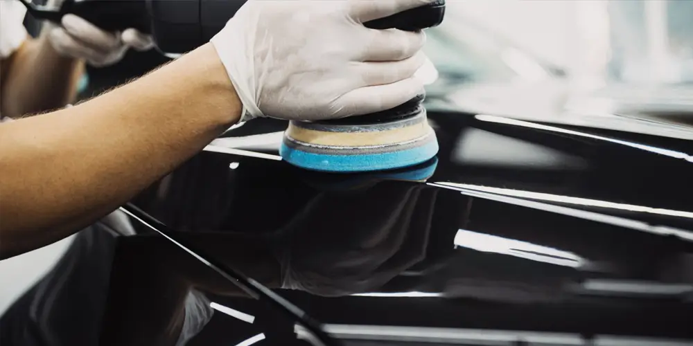 1705316076 What environmental considerations impact the effectiveness of car polishing compounds and how can they be mitigated