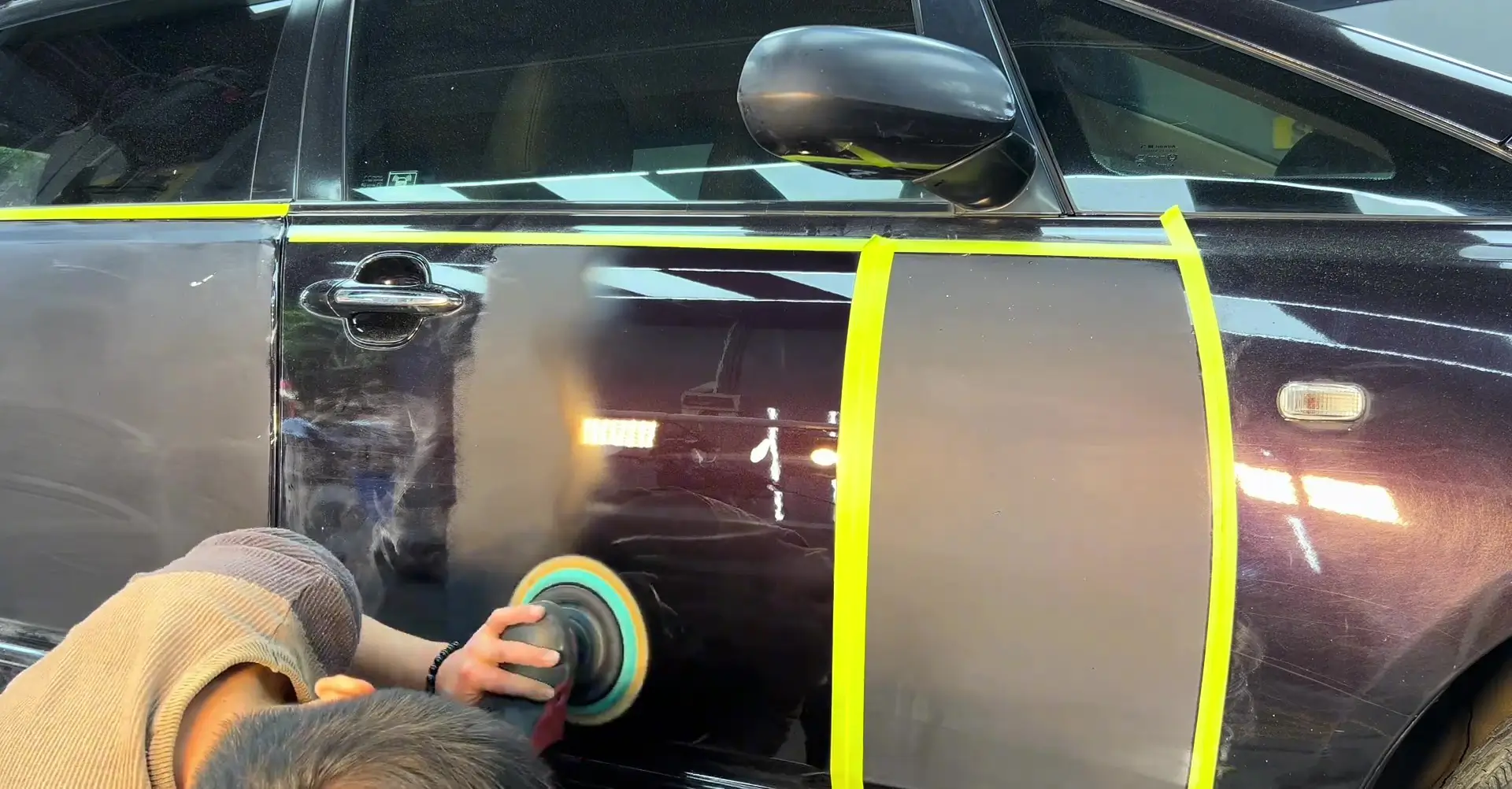 Mirror-Glaze-Polishing-Compound-Achieving-Perfection-in-Automotive-Detailing-with-SYBON