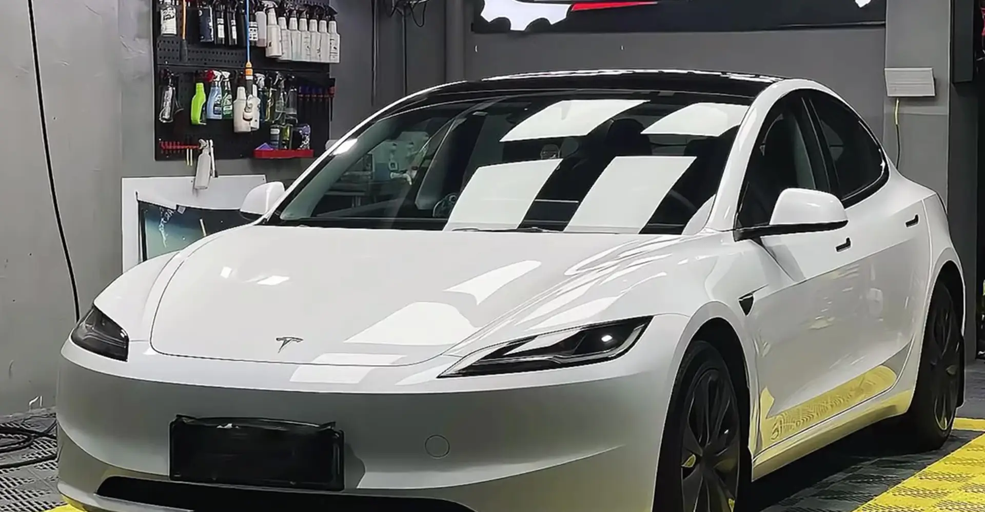 Mastering-Lacquer-Polishing-Compound-SYBON’s-Pro‑Grade-Solutions-for-Flawless-Automotive-Finishes